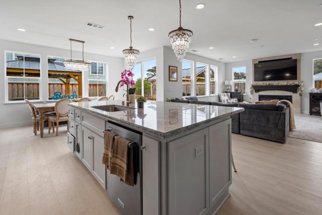 287 Skyview Drive, Marina CA: https://media.crmls.org/mediaz/82688fa8-fa54-4a64-a8ae-2cd119500329.jpg