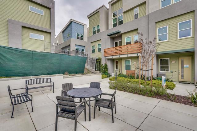 536 SoMi Court, Hayward CA: https://media.crmls.org/mediaz/8268fc68-5e94-4508-89b0-5f3819974ee2.jpg