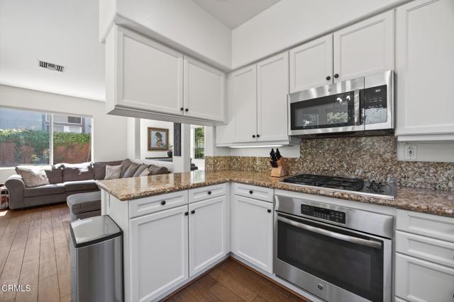 5004 Ladera Vista Drive, Camarillo CA: https://media.crmls.org/mediaz/82696fc7-0b9d-4822-b189-e7ca68b8ab84.jpg