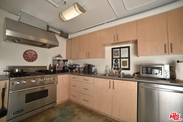 Kitchen with Vented Viking Oven