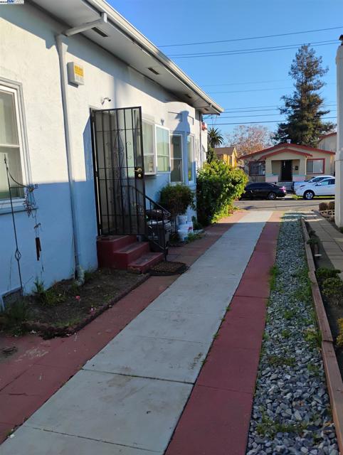2621 66th Avenue, Oakland CA: https://media.crmls.org/mediaz/826a737f-0488-407a-9a5b-a7b577b51038.jpg