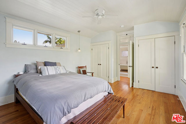 813 Crestmoore Place, Venice CA: https://media.crmls.org/mediaz/826a78bd-55fe-4693-9000-309b2514ca82.jpg