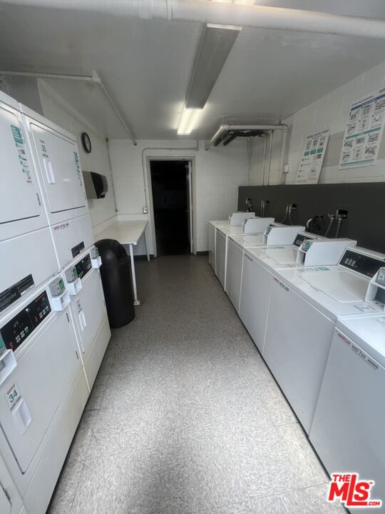 950 N Kings Road, West Hollywood CA: https://media.crmls.org/mediaz/826a8512-f292-473a-a23f-c9f435aa6c8b.jpg