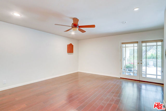 16314 Meadowridge Road, Encino CA: https://media.crmls.org/mediaz/826ab98a-0ceb-4a6b-86f5-58d1d05e587b.jpg