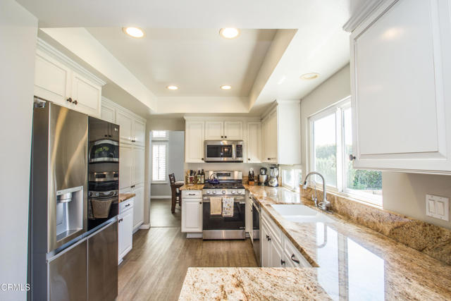 Detail Gallery Image 4 of 27 For 8984 Santa Margarita Rd, Ventura,  CA 93004 - 4 Beds | 3 Baths