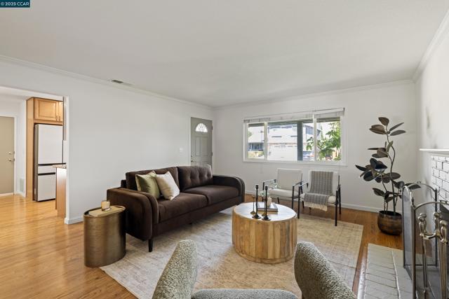 6944 Cedar Ln, Dublin CA: https://media.crmls.org/mediaz/826ae370-c48f-47ce-9745-a2528436e394.jpg