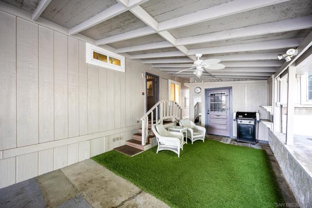2130 Sunset Dr, Vista CA: https://media.crmls.org/mediaz/826b4085-4027-4e51-b935-06d6c8b80132.jpg