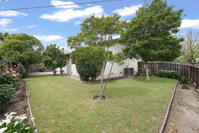 501 Amherst Ct, San Ramon CA: https://media.crmls.org/mediaz/826cb719-fcbf-4d2a-94ab-a4b655bc650d.jpg