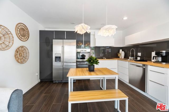5916 Via Zurita, La Jolla CA: https://media.crmls.org/mediaz/826ce67a-33d5-48a6-8414-34afb860d4ba.jpg