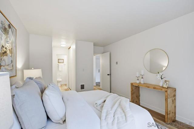 7858 Cowles Mountain Ct, San Diego CA: https://media.crmls.org/mediaz/826d701b-80f9-422c-9165-93cd2643045a.jpg