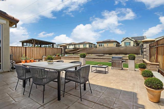 1205 S Ross Ct, Mountain House CA: https://media.crmls.org/mediaz/826dad8b-8aba-4560-bbe2-dc313319fb49.jpg