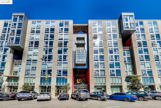 311 Oak St, Oakland CA: https://media.crmls.org/mediaz/826dd761-2490-4e05-975e-f8bc1a597952.jpg