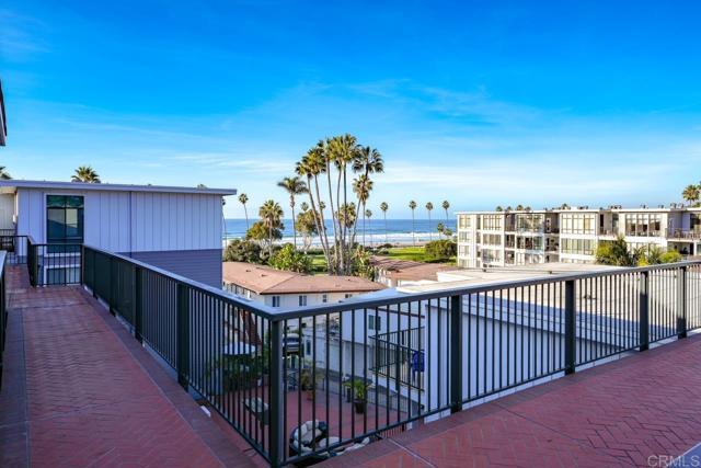 Detail Gallery Image 3 of 25 For 2130 Vallecitos #442,  La Jolla,  CA 92037 - 2 Beds | 2 Baths