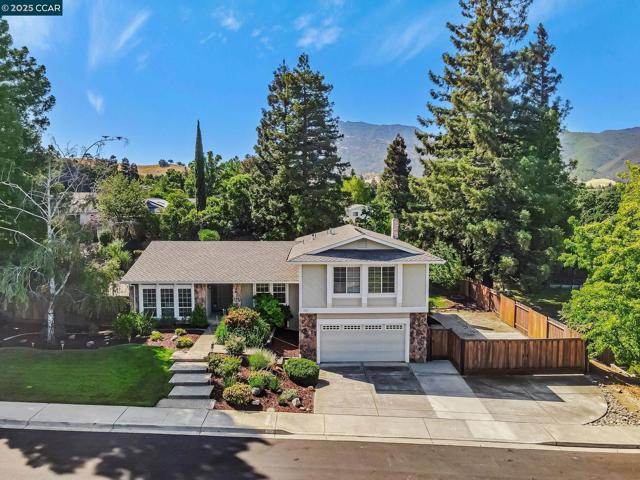 321 Chardonnay Cir, Clayton CA: https://media.crmls.org/mediaz/826f8b23-59f7-4111-a55e-d36b3dd4b753.jpg