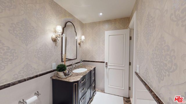 10120 Empyrean Way, Los Angeles CA: https://media.crmls.org/mediaz/826fb12b-5bcf-43f2-a792-afb1fbb9da43.jpg