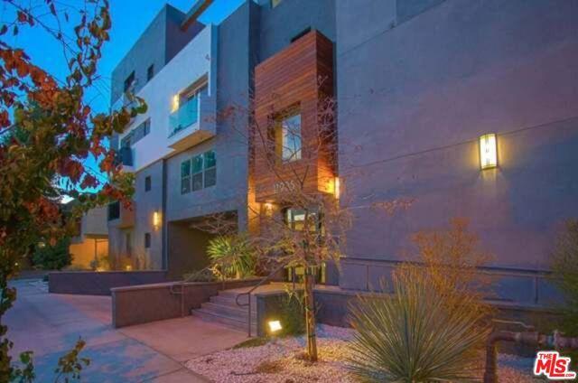 11925 Kling Street, Valley Village CA: https://media.crmls.org/mediaz/827032ef-98a1-4525-a295-b9f00efc668e.jpg