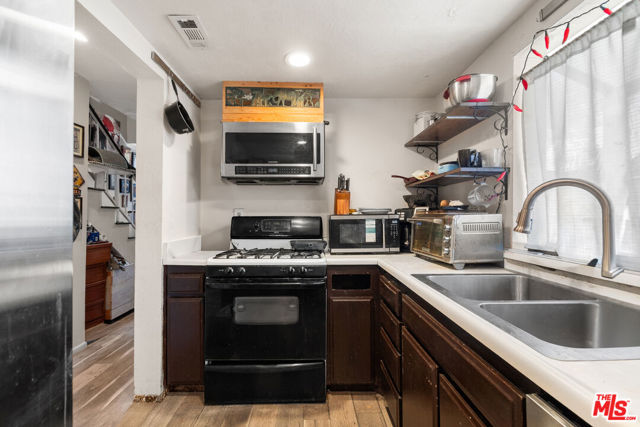 7312 Bright Avenue, Whittier CA: https://media.crmls.org/mediaz/82717d73-4422-416c-8158-4b66406b44c6.jpg