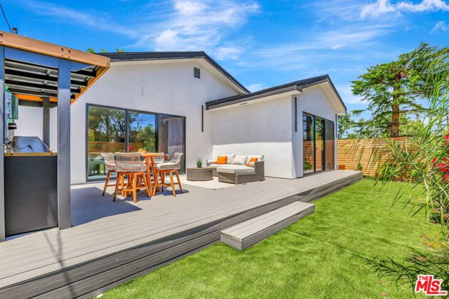 5730 Lasaine Avenue, Encino CA: https://media.crmls.org/mediaz/8271ad93-381f-492f-b00e-d5926e9c33e6.jpg