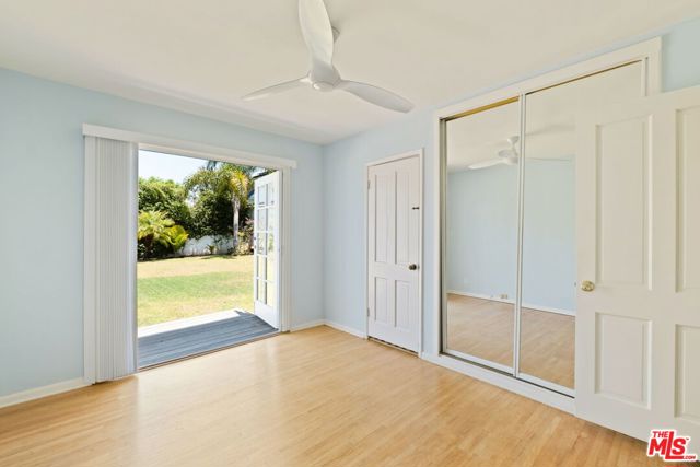 315 26th Street, Santa Monica CA: https://media.crmls.org/mediaz/8272dcb6-7b62-4379-93a8-c187f7383adf.jpg