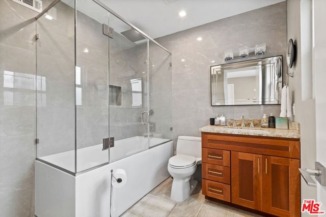 436 Levering Avenue, Los Angeles CA: https://media.crmls.org/mediaz/8273015f-61e0-4c90-a8d8-cf52ea246dfd.jpg
