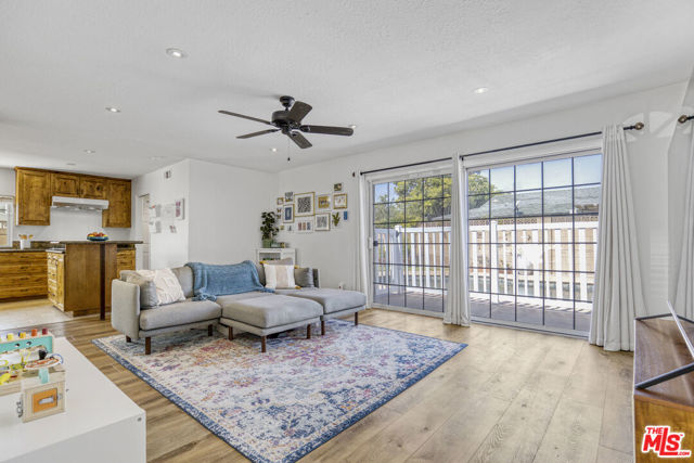 2735 Beth Place, Simi Valley CA: https://media.crmls.org/mediaz/827302af-8bc4-45b0-88a3-9f02c5c66319.jpg