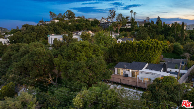 11775 Laurelwood Drive, Studio City CA: https://media.crmls.org/mediaz/82736038-ca1f-4fe8-8da9-fdb67bc93dd3.jpg