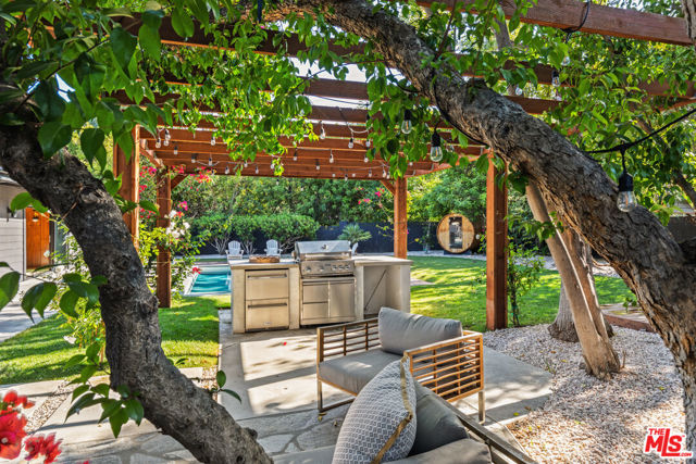 5831 Elba Place, Woodland Hills CA: https://media.crmls.org/mediaz/82742cfb-2542-4d66-995c-69a2a46d33f4.jpg