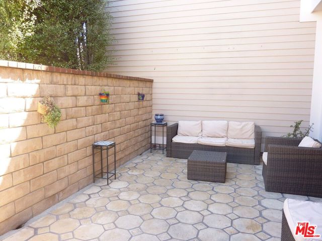 13065 Mindanao Way, Marina del Rey CA: https://media.crmls.org/mediaz/827469bc-2060-4c89-a06f-422ff71c96c3.jpg