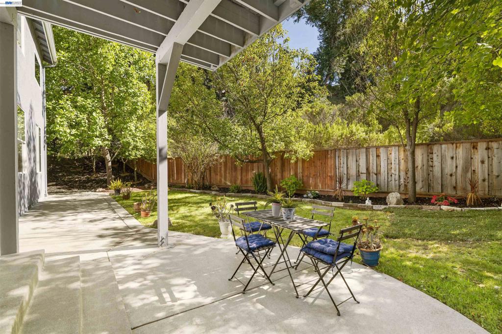 https://media.crmls.org/mediaz/8275baa1-d7d8-49b9-ba9c-eb6d8590fc32.jpg?preset=X-Large