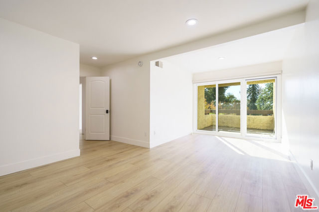 10126 Reseda Boulevard, 105 photo 6