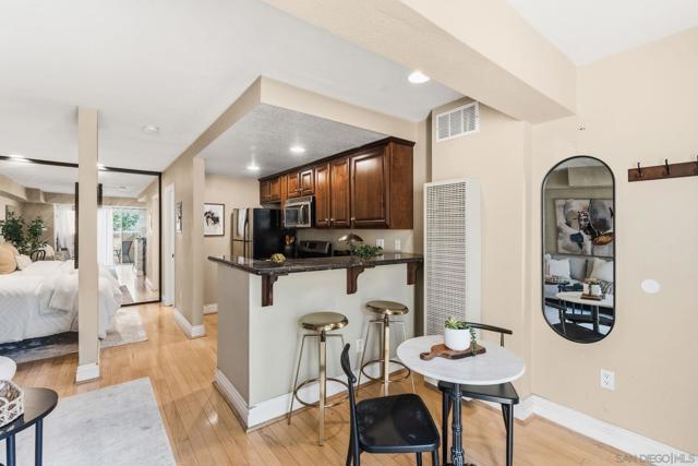 3927 Nobel Dr, San Diego CA: https://media.crmls.org/mediaz/827652a9-99bb-4984-8cdb-2a7cab569eea.jpg