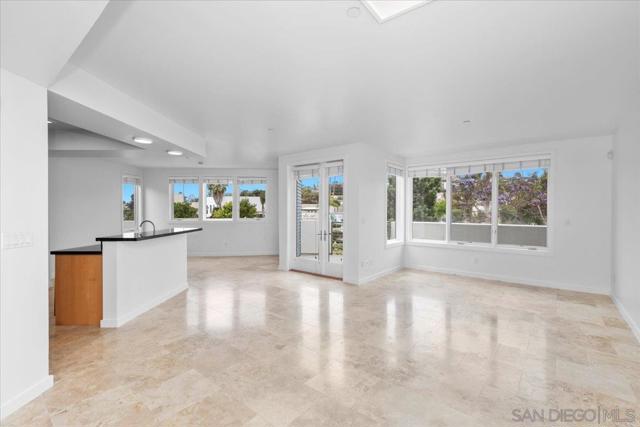 5490 La Jolla Blvd, La Jolla CA: https://media.crmls.org/mediaz/8276786e-d22f-4ebe-99f5-360692dcd07b.jpg