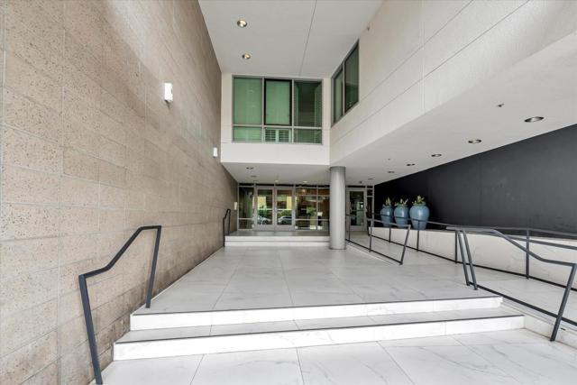 425 W Beech Street, San Diego CA: https://media.crmls.org/mediaz/8276850f-94cd-41d6-a48d-03815be37562.jpg