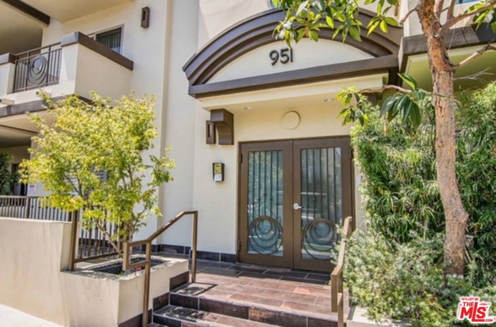 951 Granville Avenue #PH1