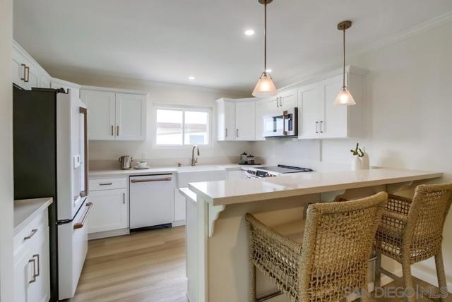 5370 La Jolla Blvd., La Jolla CA: https://media.crmls.org/mediaz/82776d1c-6ce9-454b-b278-62a22b57b1b2.jpg