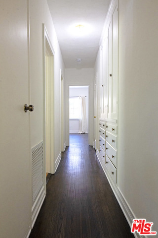 3403 Glenhurst Avenue, Los Angeles CA: https://media.crmls.org/mediaz/8277d41a-8c1b-4e6e-a89b-e753d516bc64.jpg