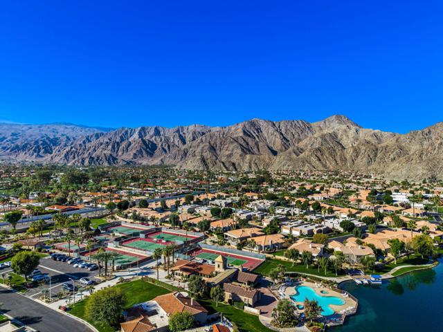 48211 Vista De Nopal, La Quinta CA: https://media.crmls.org/mediaz/8277f5b4-a8f6-4ea5-a746-216d55ecb523.jpg
