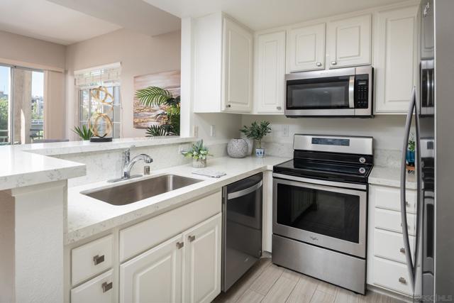 1950 CAMINO DE LA REINA, San Diego CA: https://media.crmls.org/mediaz/82780543-6512-499f-9c8d-42f30a2a424c.jpg