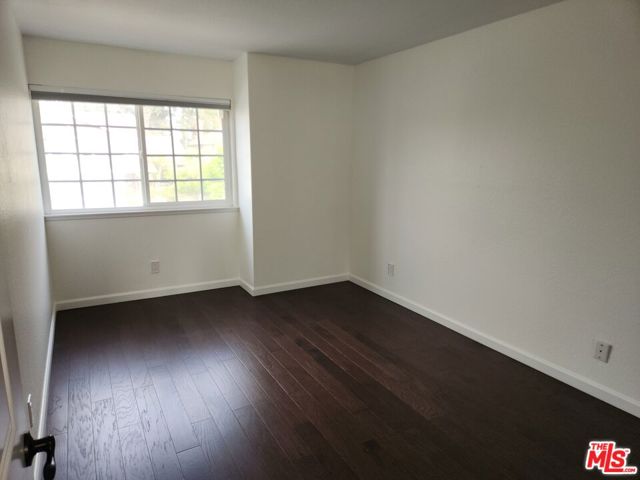 6415 Bradley Place, Los Angeles CA: https://media.crmls.org/mediaz/82780e53-723a-4378-8857-3e03940ef006.jpg