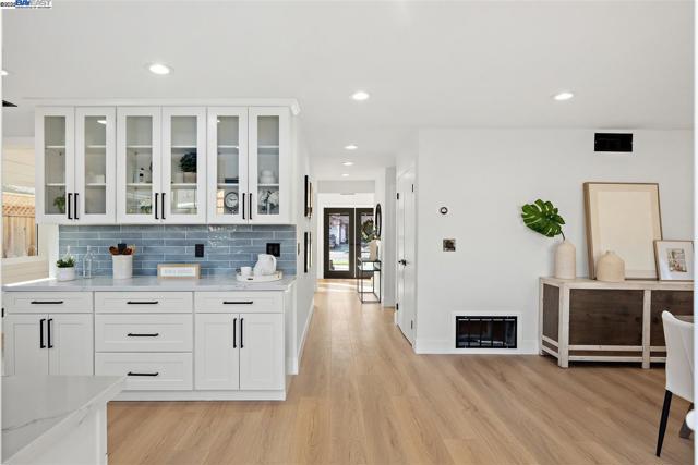 3270 Santa Sophia Way, Union City CA: https://media.crmls.org/mediaz/82786cda-7e69-4d12-a999-7d337ce4457b.jpg