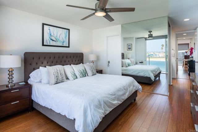 3750 Bayside Walk, San Diego CA: https://media.crmls.org/mediaz/82787b75-4270-492b-ad9e-568ce625c567.jpg