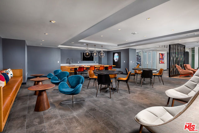 750 S Oxford Avenue, Los Angeles CA: https://media.crmls.org/mediaz/8278a402-8e63-4ea8-9d0b-6afea914aafd.jpg