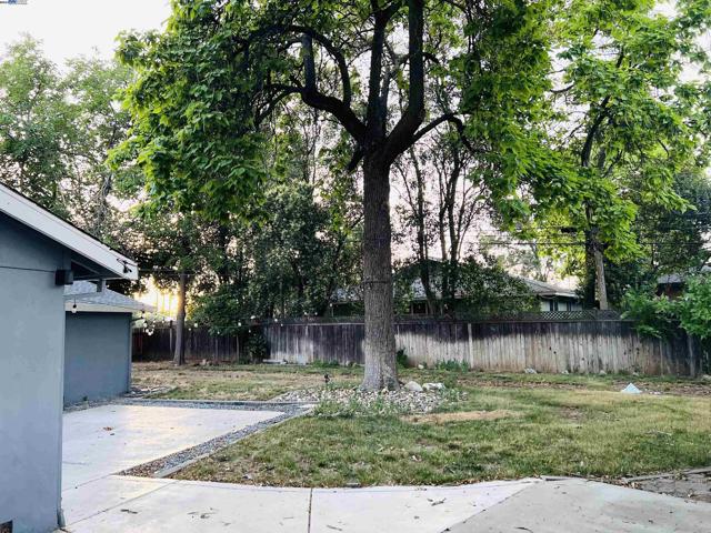 Image 15 of 16 For 4901 Eden Ct