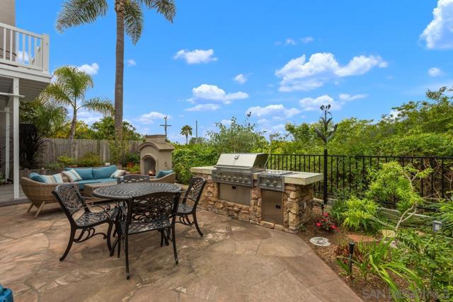 457 Arden Drive, Encinitas CA: https://media.crmls.org/mediaz/8278e1dc-54ce-419f-b8cb-b1298a7492ff.jpg