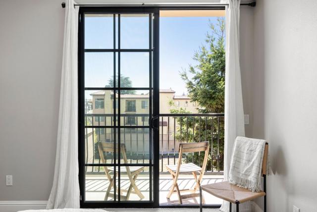 618 Walnut Street, San Carlos CA: https://media.crmls.org/mediaz/82791c0b-8079-4735-a615-7aa949b563e9.jpg