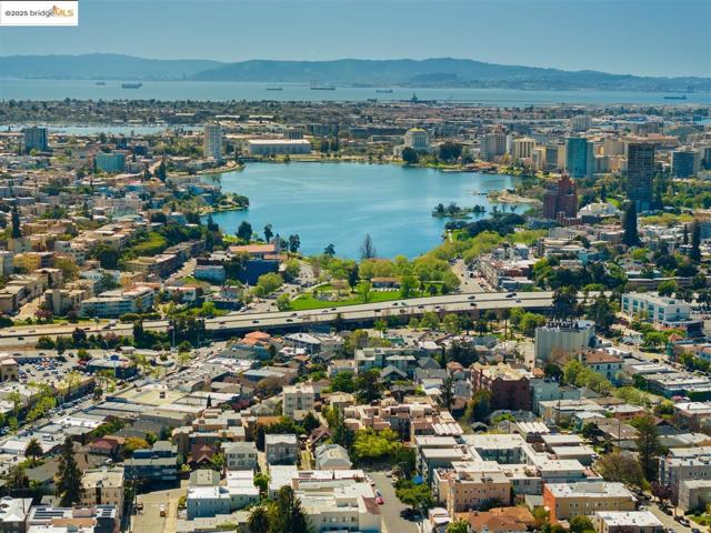 3317 Harrison St, Oakland CA: https://media.crmls.org/mediaz/8279b313-4276-441c-875a-111f7c94271f.jpg