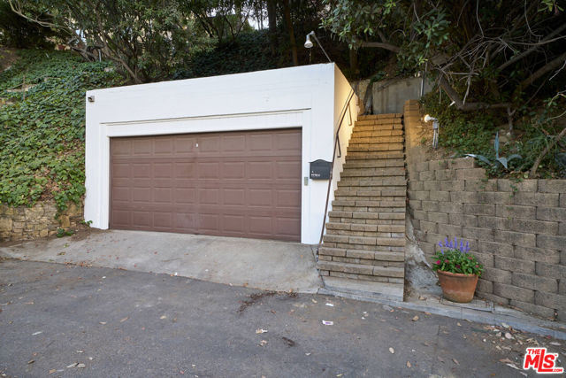 11764 Laurelcrest Drive, Studio City CA: https://media.crmls.org/mediaz/8279c05d-9a82-4009-a4ba-1be30b4800e7.jpg