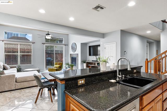 3551 Keystone Loop, Discovery Bay CA: https://media.crmls.org/mediaz/8279da06-16b9-4731-875b-81fd91288ead.jpg