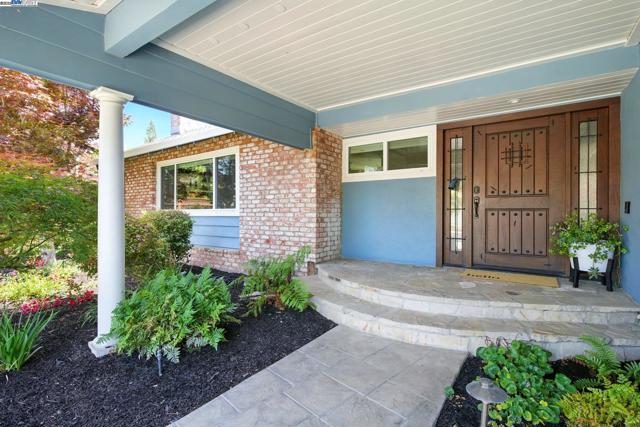 9658 Broadmoor Dr, San Ramon CA: https://media.crmls.org/mediaz/8279f7b5-1f56-4cfc-9909-4a9a9d1f86ef.jpg