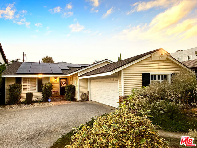 13957 Chandler Boulevard, Sherman Oaks CA: https://media.crmls.org/mediaz/827a322a-22db-48cc-bfb9-eb6c86fa4aae.jpg